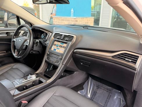 Used 2018 Ford Fusion SE w/ Equipment Group 602A FWD image 23