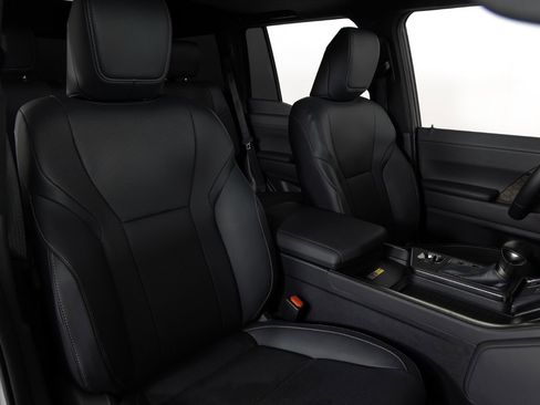 Used 2024 Lexus GX 550 w/ Accessory Package (2T) image 30