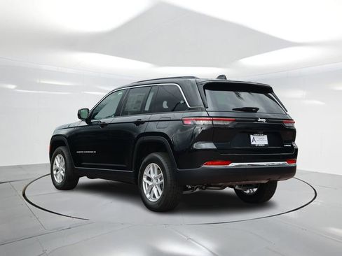 New 2025 Jeep Grand Cherokee Laredo image 2