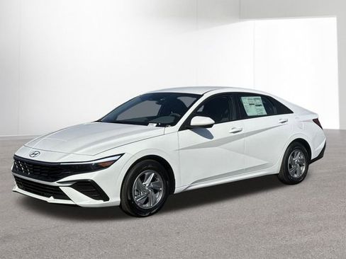 New 2026 Hyundai Elantra SE FWD image 1