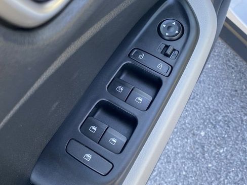 Used 2023 Hyundai Venue SEL image 13