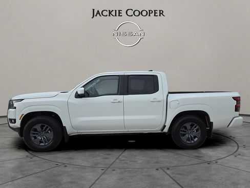 New 2025 Nissan Frontier SV w/ SV Convenience Package RWD image 2