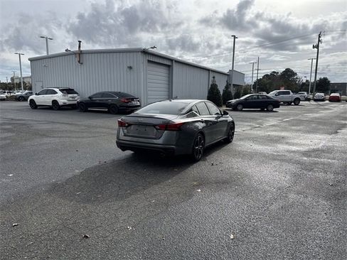 Used 2024 Nissan Altima 2.5 SR w/ SR Premium Package image 5