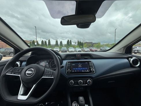 Used 2025 Nissan Versa SV FWD image 31