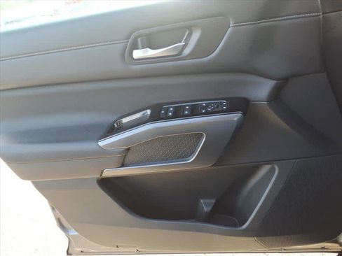 Certified 2024 Nissan Pathfinder SL image 17