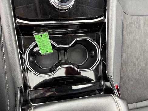 Used 2023 Jeep Grand Cherokee Laredo AWD/4WD image 29