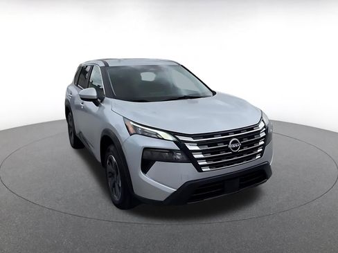 Used 2025 Nissan Rogue SV FWD image 3