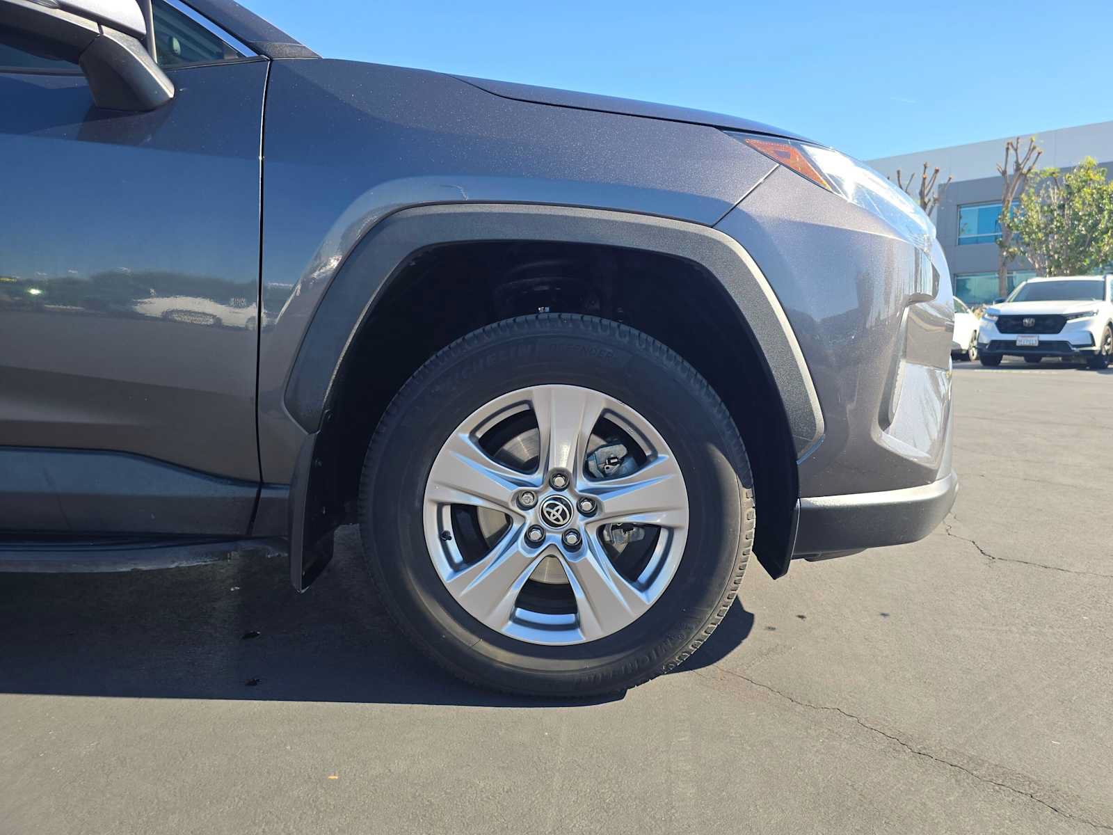 Used 2023 Toyota RAV4 XLE AWD/4WD image 9