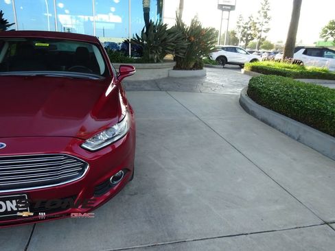 Used 2016 Ford Fusion SE image 32