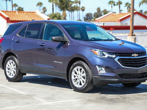Used 2019 Chevrolet Equinox LS w/ LS Convenience Package FWD image 4