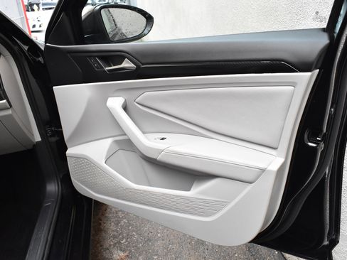 Used 2022 Volkswagen Jetta SE image 29