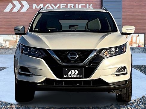 Used 2022 Nissan Rogue Sport SL image 2