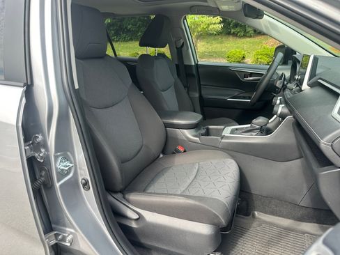 Used 2025 Toyota RAV4 XLE w/ Convenience Package AWD/4WD image 32