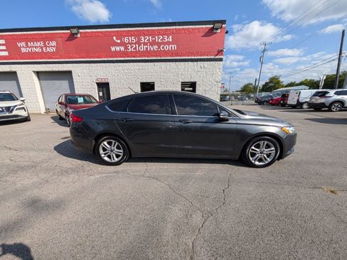 Used 2018 Ford Fusion SE image 5