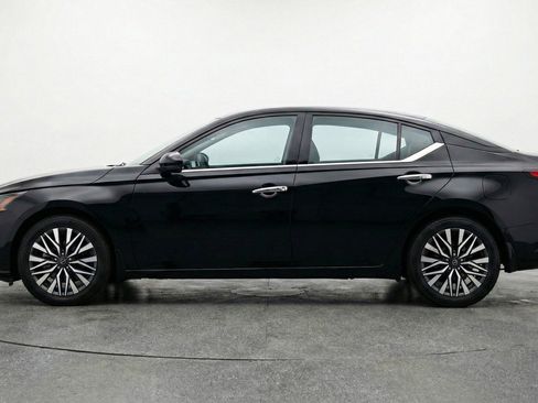 Used 2025 Nissan Altima 2.5 SV FWD image 5