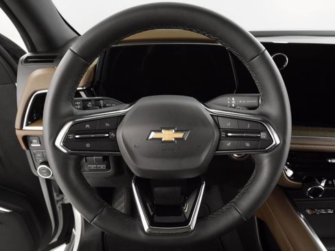 Used 2025 Chevrolet Suburban High Country image 15