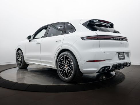 Certified 2026 Porsche Cayenne AWD/4WD image 3