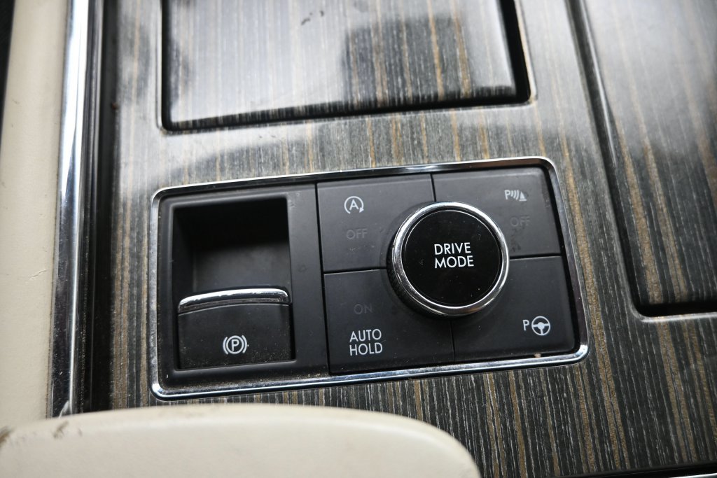 Used 2021 Lincoln Navigator L Black Label w/ Cargo Convenience Package AWD/4WD image 17