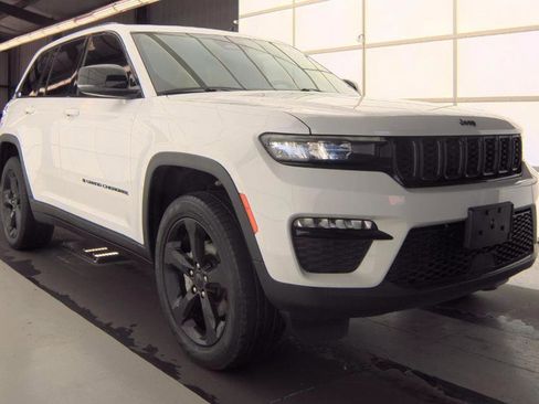 Used 2023 Jeep Grand Cherokee Limited w/ Black Appearance Package AWD/4WD image 1