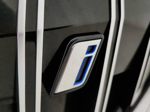 Used 2026 BMW i5 eDrive40 w/ M Sport Package RWD image 32