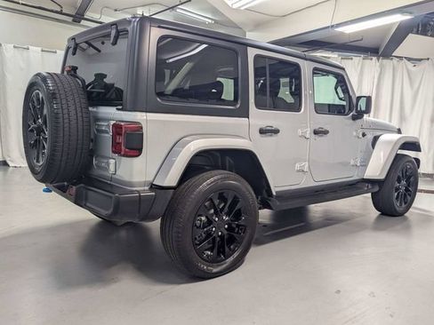 Used 2022 Jeep Wrangler Unlimited Sahara w/ Cold Weather Group image 3