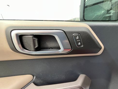 Used 2023 Ford Bronco Wildtrak image 13