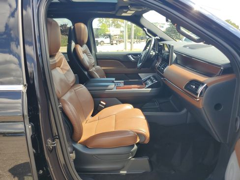 Used 2023 Lincoln Navigator L Reserve AWD/4WD image 9