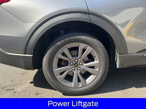 Used 2023 Ford Explorer XLT w/ Equipment Group 202A AWD/4WD image 17