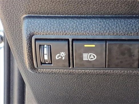 Used 2022 Toyota Corolla LE image 20