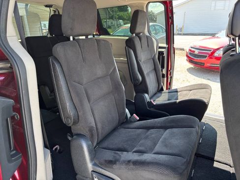 Used 2015 Dodge Grand Caravan SXT FWD image 12