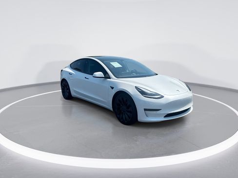 Used 2021 Tesla Model 3 Standard Range Plus RWD image 2