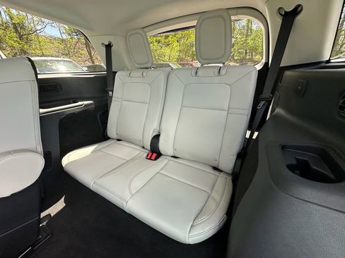 New 2026 Lincoln Aviator AWD image 19