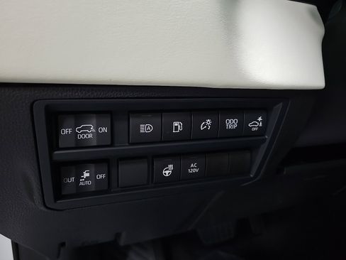 Certified 2025 Toyota Sequoia Capstone image 14