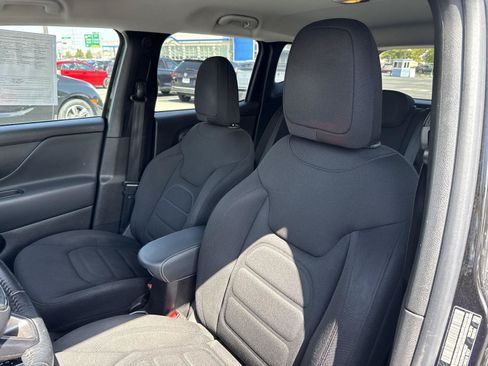 Used 2022 Jeep Renegade Latitude w/ Convenience Group AWD/4WD image 11