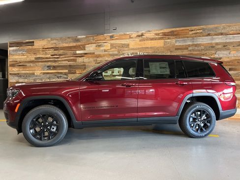 New 2025 Jeep Grand Cherokee L Altitude image 27