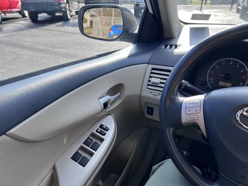 Used 2013 Toyota Corolla LE image 11