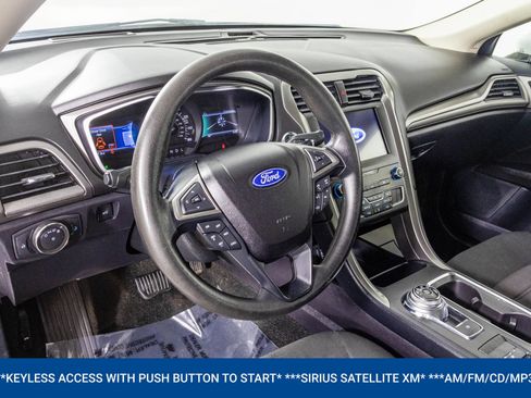 Used 2020 Ford Fusion SE FWD image 4