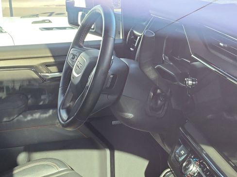 Used 2025 GMC Sierra 2500 AT4 w/ AT4 Premium Plus Package image 17