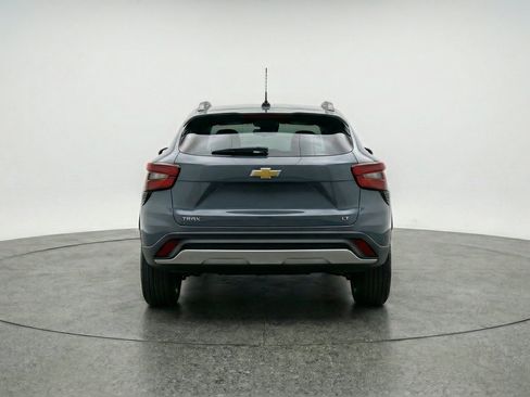 Used 2025 Chevrolet Trax LT w/ LT Convenience Package FWD image 7