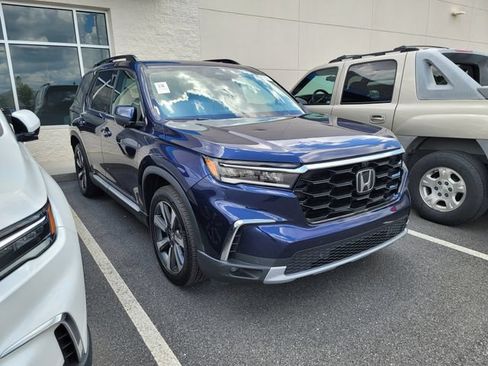 Used 2025 Honda Pilot Elite image 3