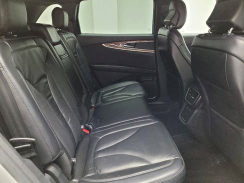 Used 2017 Lincoln MKX Select w/ Select Plus Package AWD/4WD image 19