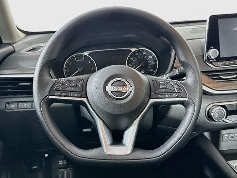 Used 2025 Nissan Altima 2.5 SV FWD image 18