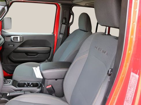 Used 2024 Jeep Wrangler Unlimited Sahara AWD/4WD image 11