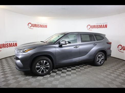 Used 2024 Toyota Highlander XLE AWD/4WD image 10