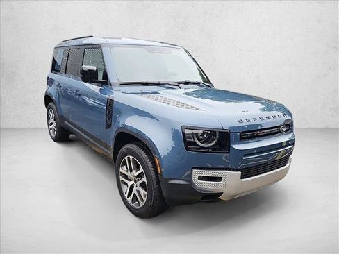 Used 2025 Land Rover Defender 110 S image 3