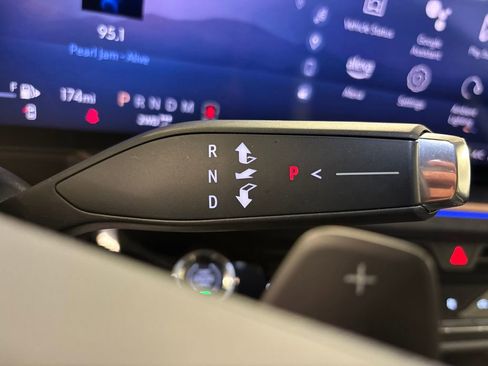 Used 2024 Buick Envision Sport Touring image 36