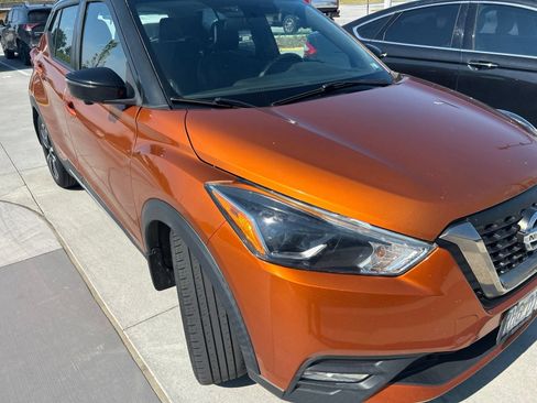 Used 2018 Nissan Kicks SR w/ Premium Package FWD image 9