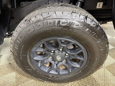 Used 2021 Toyota Tacoma SR5 RWD image 19