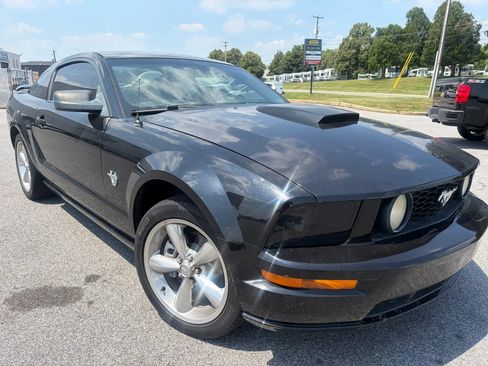 Used 2009 Ford Mustang GT RWD image 8