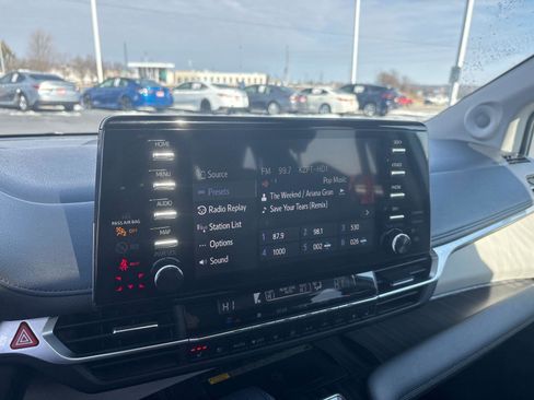 Certified 2023 Toyota Sienna Limited image 27